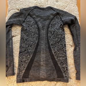 Lululemon Rest Less Shirt Size 6